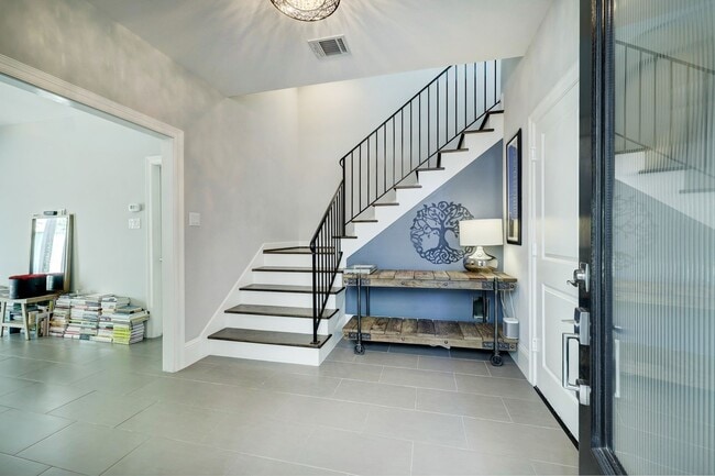 Building Photo - 2014 Crockett St