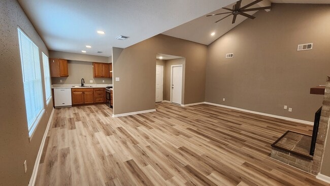 Building Photo - 10735 Parkland Woods Dr