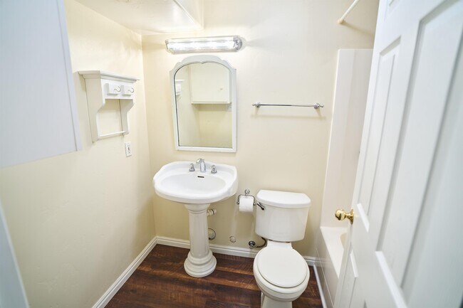 Building Photo - 850 E 550 S