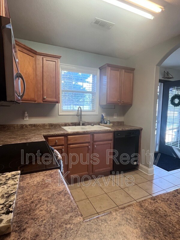 Building Photo - 1420 Hazelgreen Way