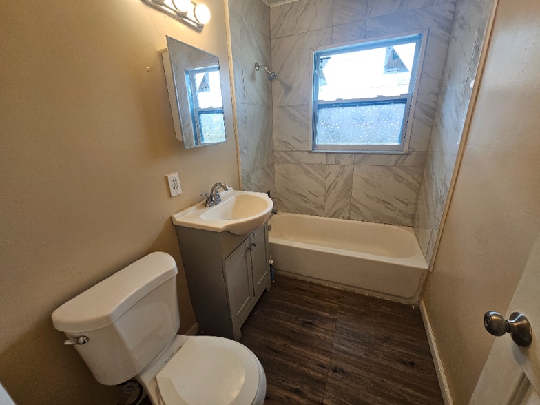 Building Photo - 4719 Manatee Dr