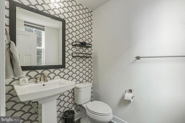 Building Photo - 3760 Charterhouse Alley