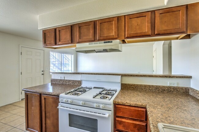 Building Photo - 3131 N Walnut Rd