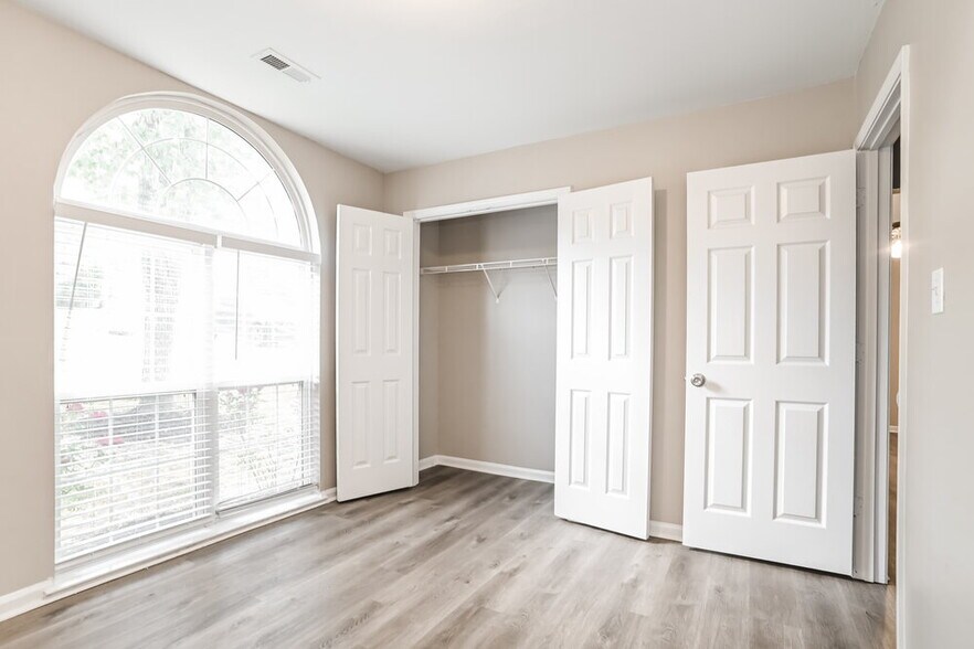 Building Photo - 941 Milkwood Ln