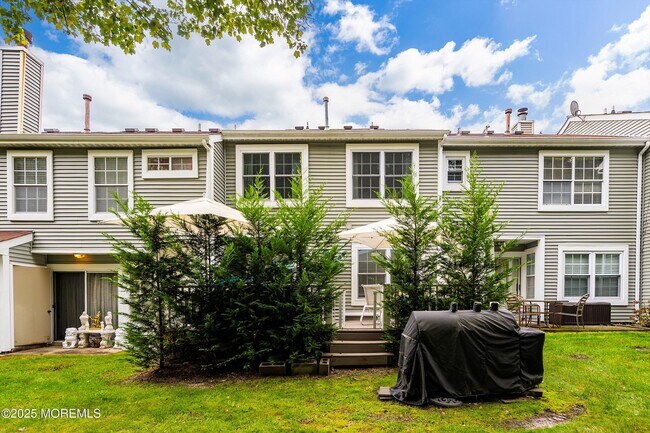 Building Photo - 19 Horseshoe Ct