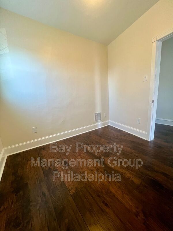 Building Photo - 2165 W Grange Ave