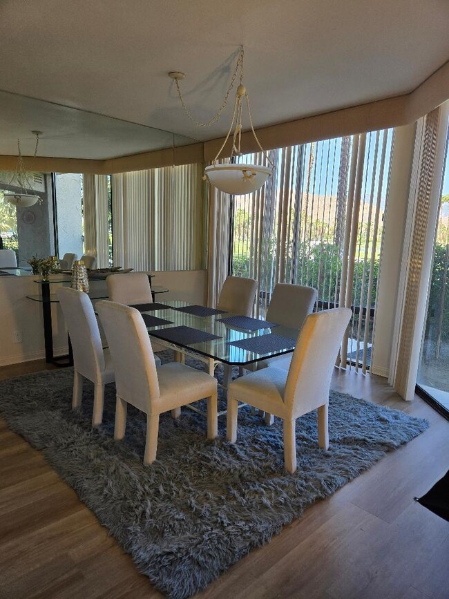 Building Photo - 910 Island Dr