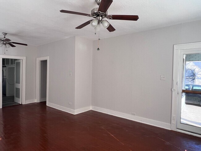 Building Photo - 215 Jennings Ave