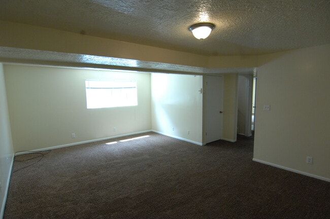 Building Photo - Great 4 Bedroom Now Available
