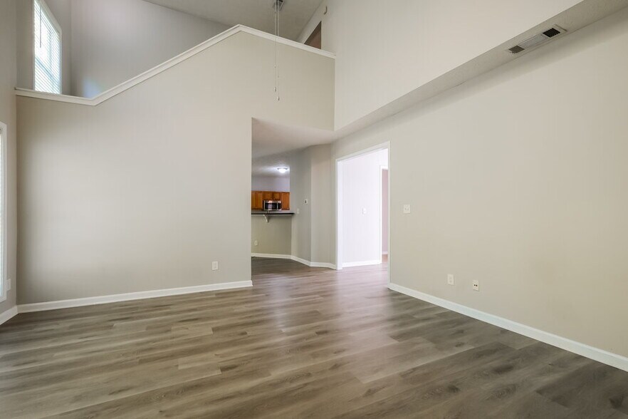 Building Photo - 6739 Island Pointe Dr