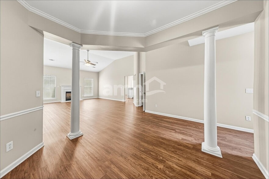 Building Photo - 1523 Cardinal Ln
