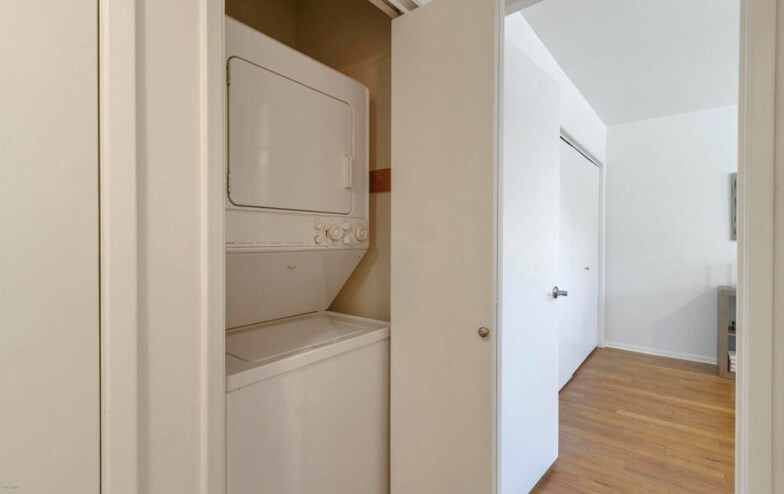 Building Photo - 1231 E Maryland Ave