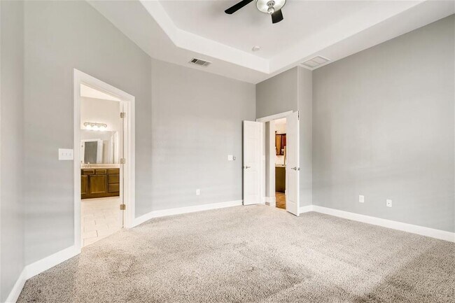 Building Photo - 6108 Sabino Dr