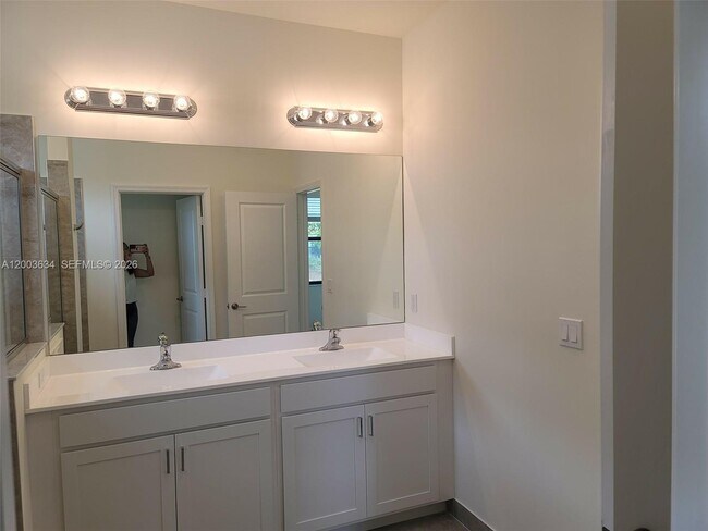 Building Photo - 10005 W Verona Cir