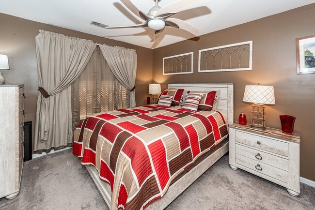 Building Photo - 7988 Shadow Oak Dr