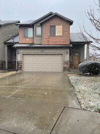Building Photo - Gorgeous home in Orem