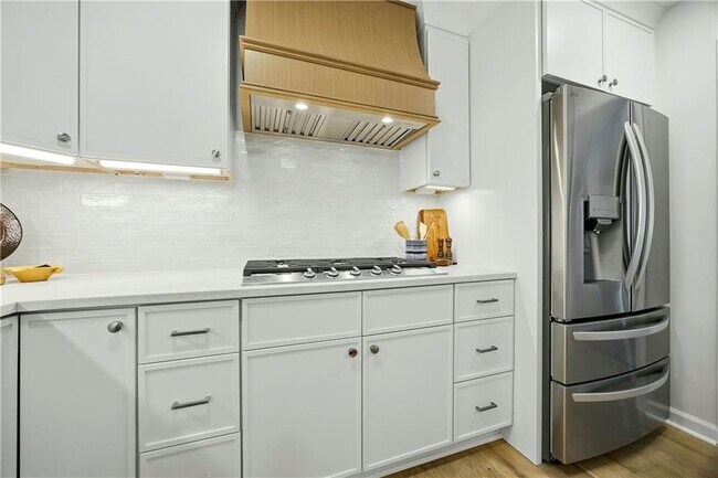 Building Photo - 1390 Tennis Ct Pl