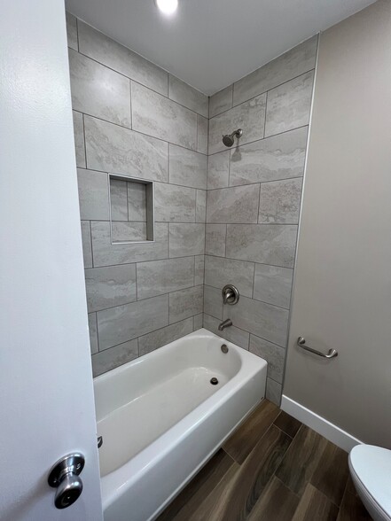 Bath - 9332 S 6th Ave