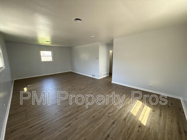 Building Photo - 2716 N Buffum St