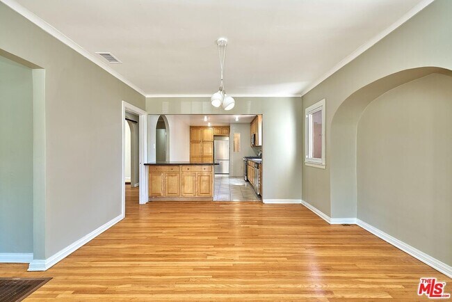 Building Photo - 429 S Orange Dr