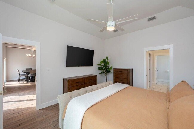 Building Photo - 508 Hideaway Ln