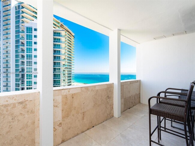 Building Photo - 10275 Collins Ave