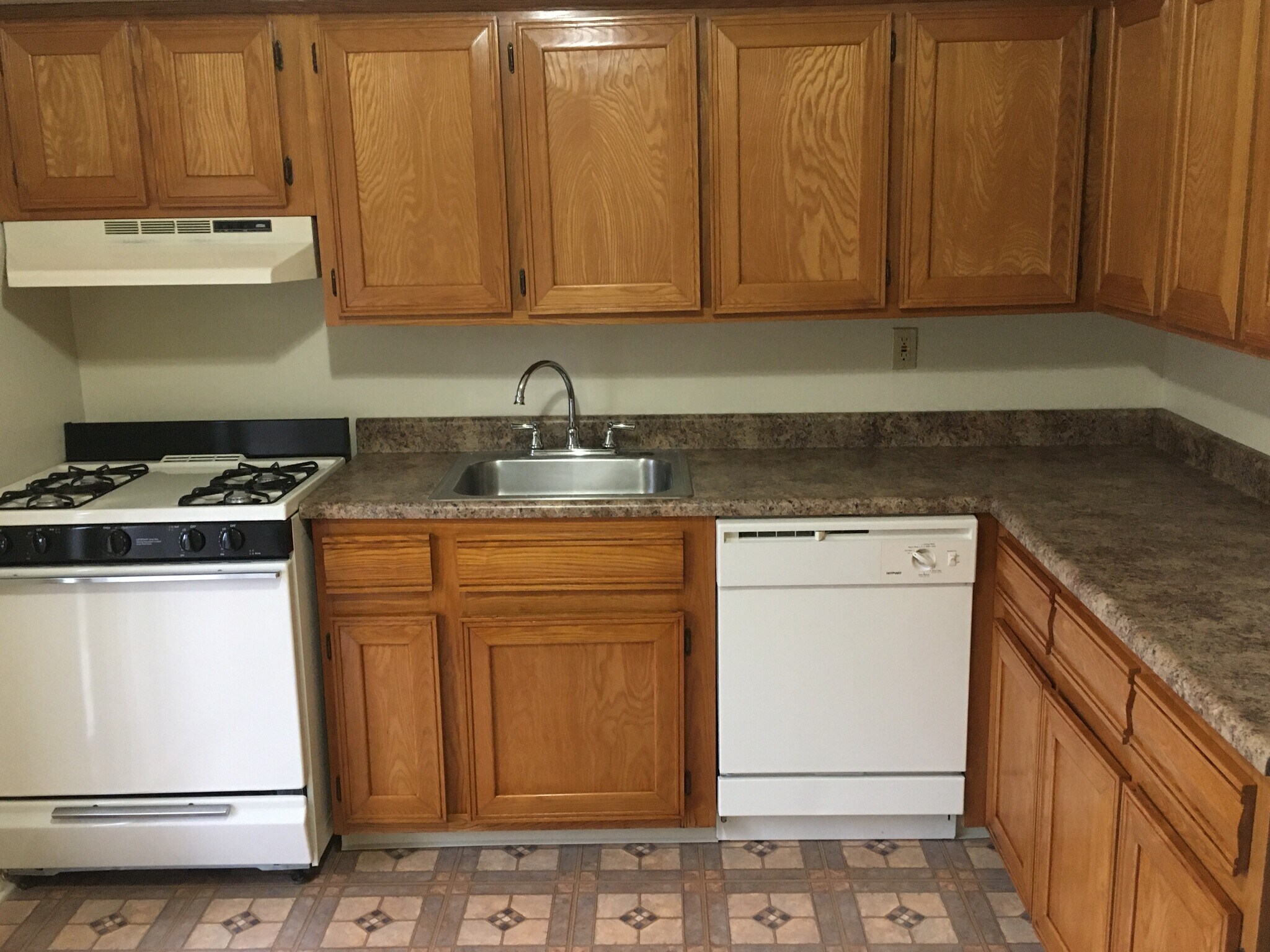 kitchen - 1706 Muriel Ct