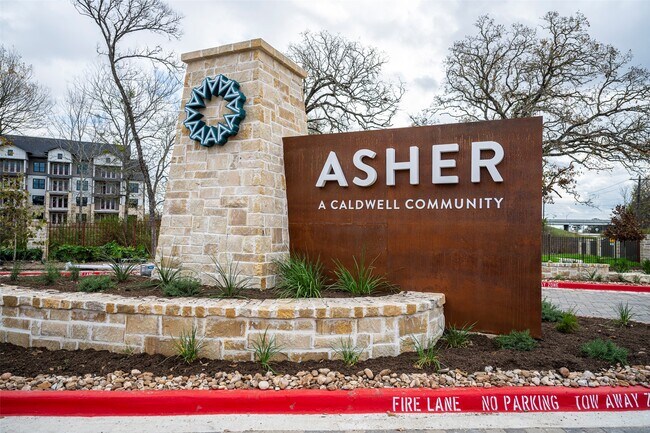 Building Photo - 10001 Turkey Creek Rd