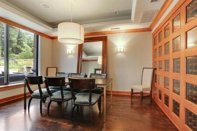 Building Photo - 2 Bedroom, 2 Bathroom Spacious Condo with Dining & Living Room within Heart of Buckhead
