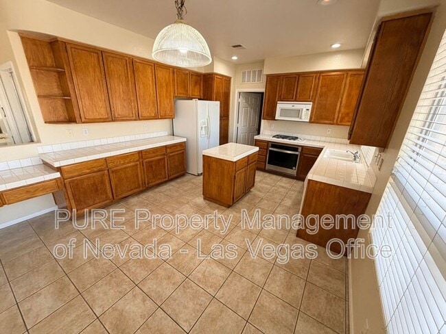 Building Photo - 266 Bluefield Ln