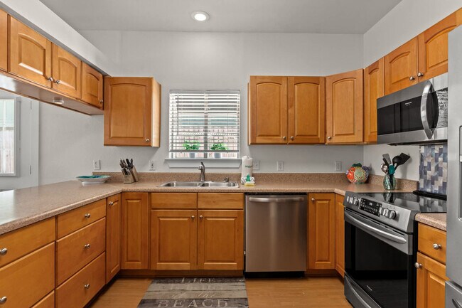 Building Photo - 95 Cobia St