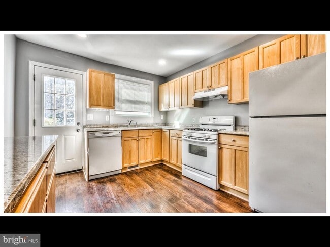 Building Photo - 502 S Highland Ave