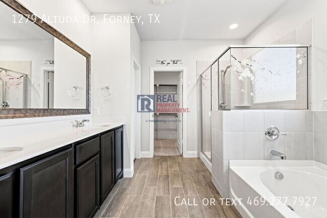 Building Photo - 1279 Altuda Dr