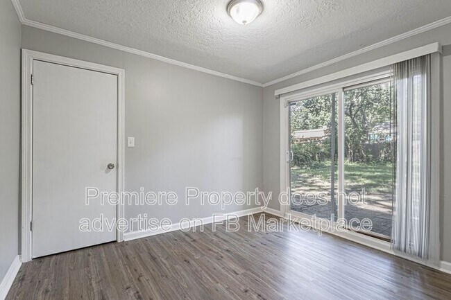 Building Photo - 2320 W 76th St