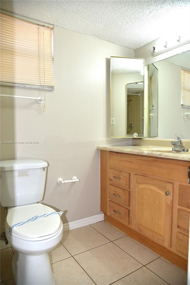 Building Photo - 404 NW 68th Ave