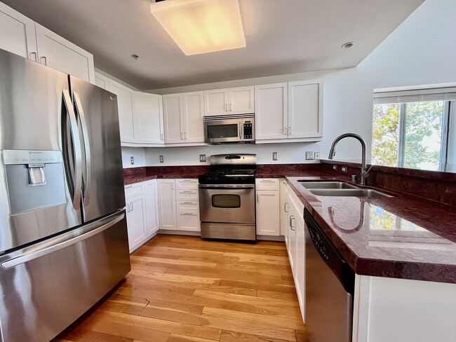 Gourmet Kitchen - 350 N 2nd St