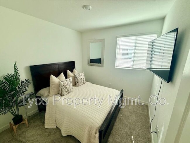 Building Photo - 2052 Vela Ln