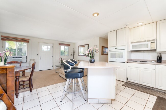 Building Photo - Furnished Luxury Ocean Front Estate in Waianae with Old Hawaii rural setting- 3/5 Luxury, 2 story...