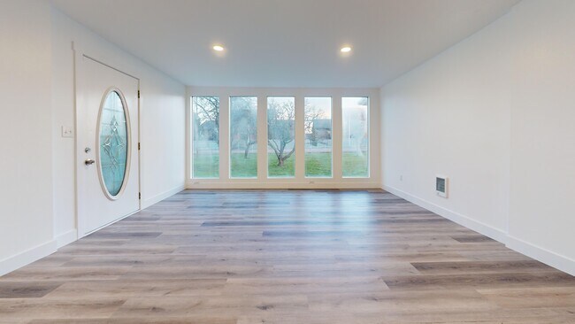 Building Photo - 16702 SE 1st St