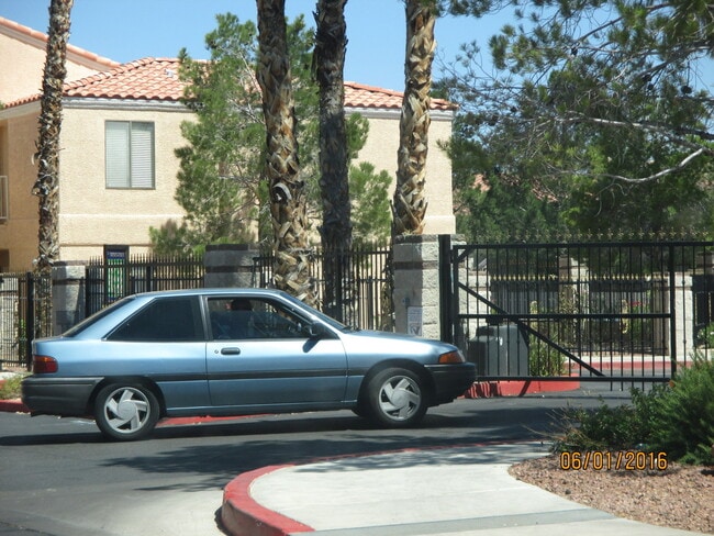 Building Photo - 8452 Boseck Dr