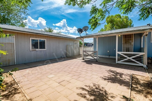 Building Photo - LARGE FENCED YARD WITH DETACHED GARAGE