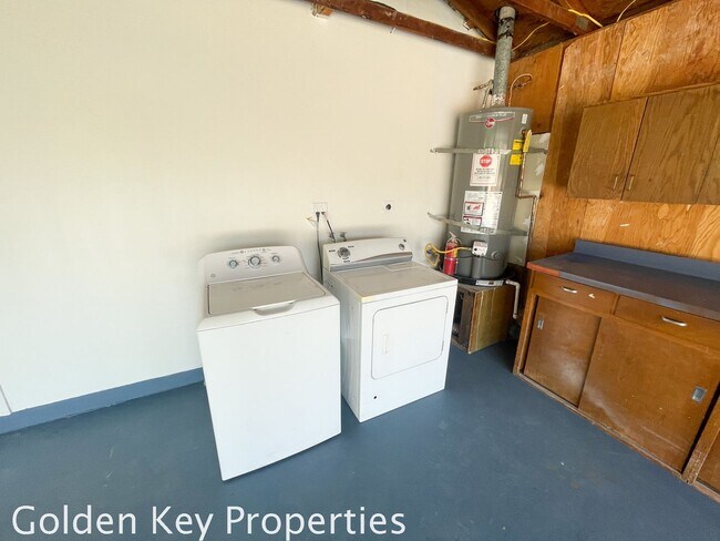 Building Photo - Remodeled San Marcos corner property.