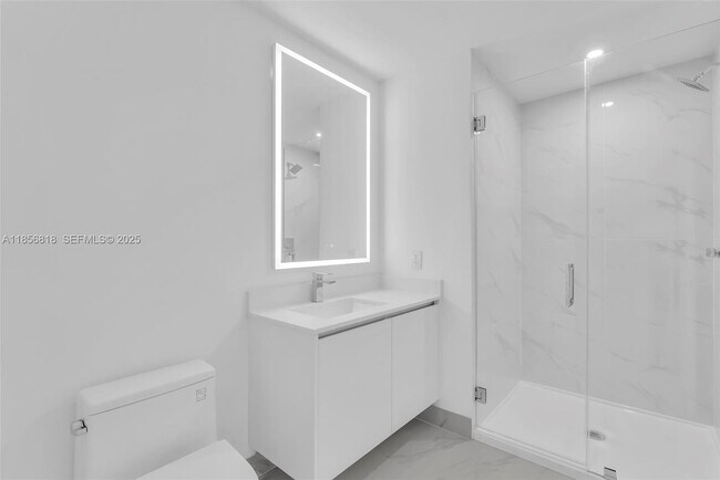 Building Photo - 700 NE 24th St