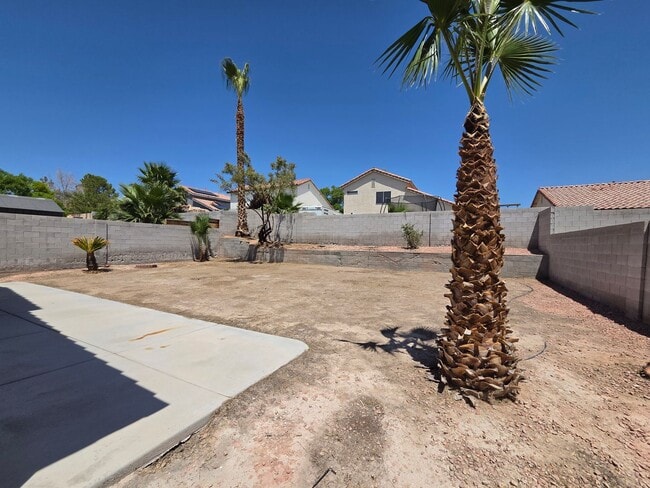 Building Photo - 3 Bedroom Home with New Carpet Upstairs & Spacious Backyard