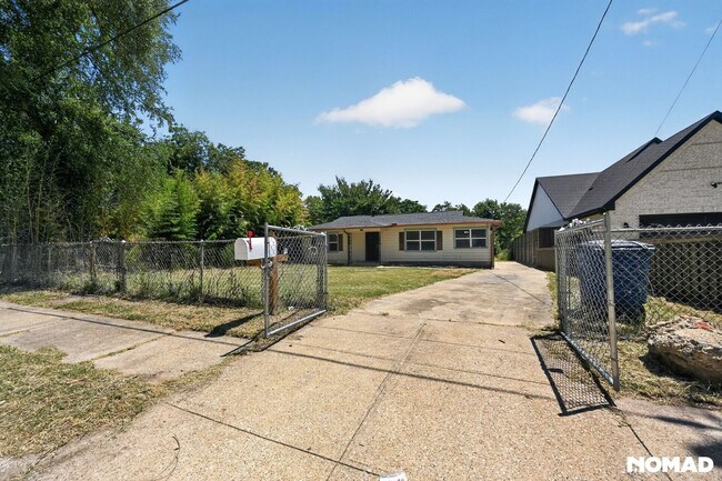 Building Photo - Charming 3BR House in Dallas