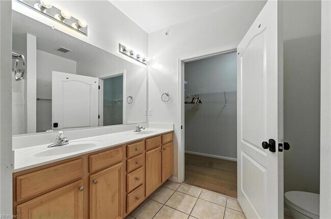 Building Photo - 522 Knolls Dr