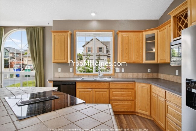 Building Photo - Spacious Three Bedroom Home in Clackamas!
