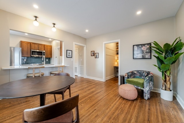 Building Photo - 2124 Maryland Ave