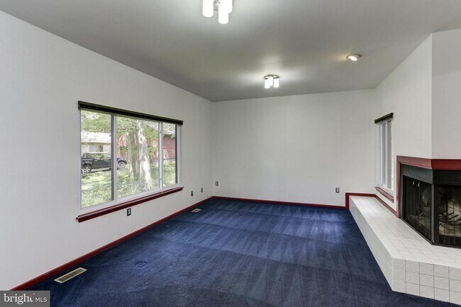 Building Photo - 10373 Currycomb Ct
