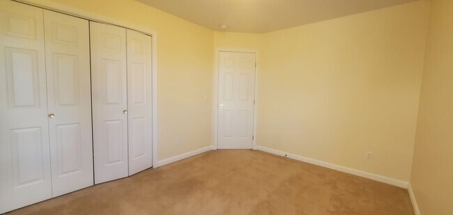 Building Photo - Large 5 bedroom home in Briarwood